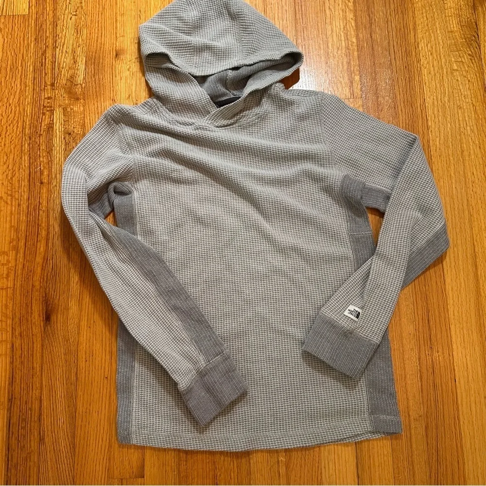 The North Face Men’s gray waffle-knit thermal pullover hoodie size M (v)